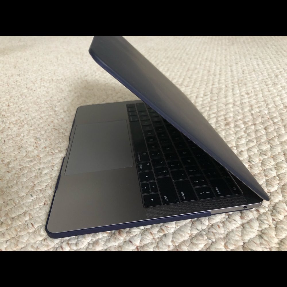 MacBook Pro 13” hard shell case